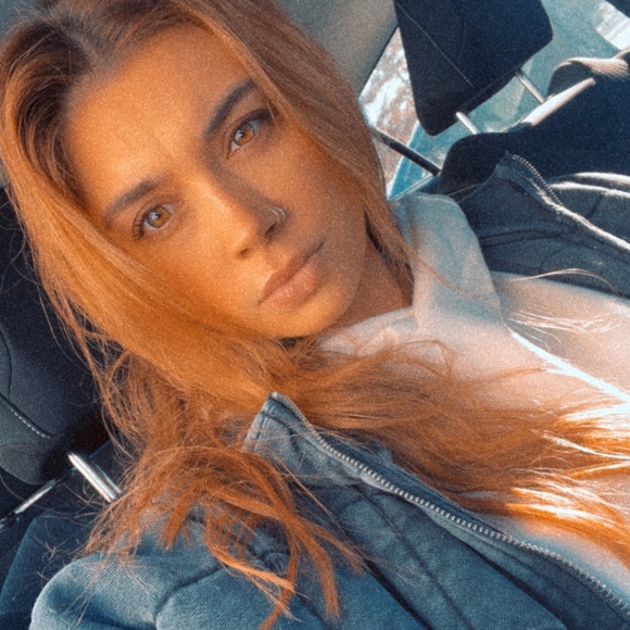 Meet your Posher, Adriana - Picture 1 of 1